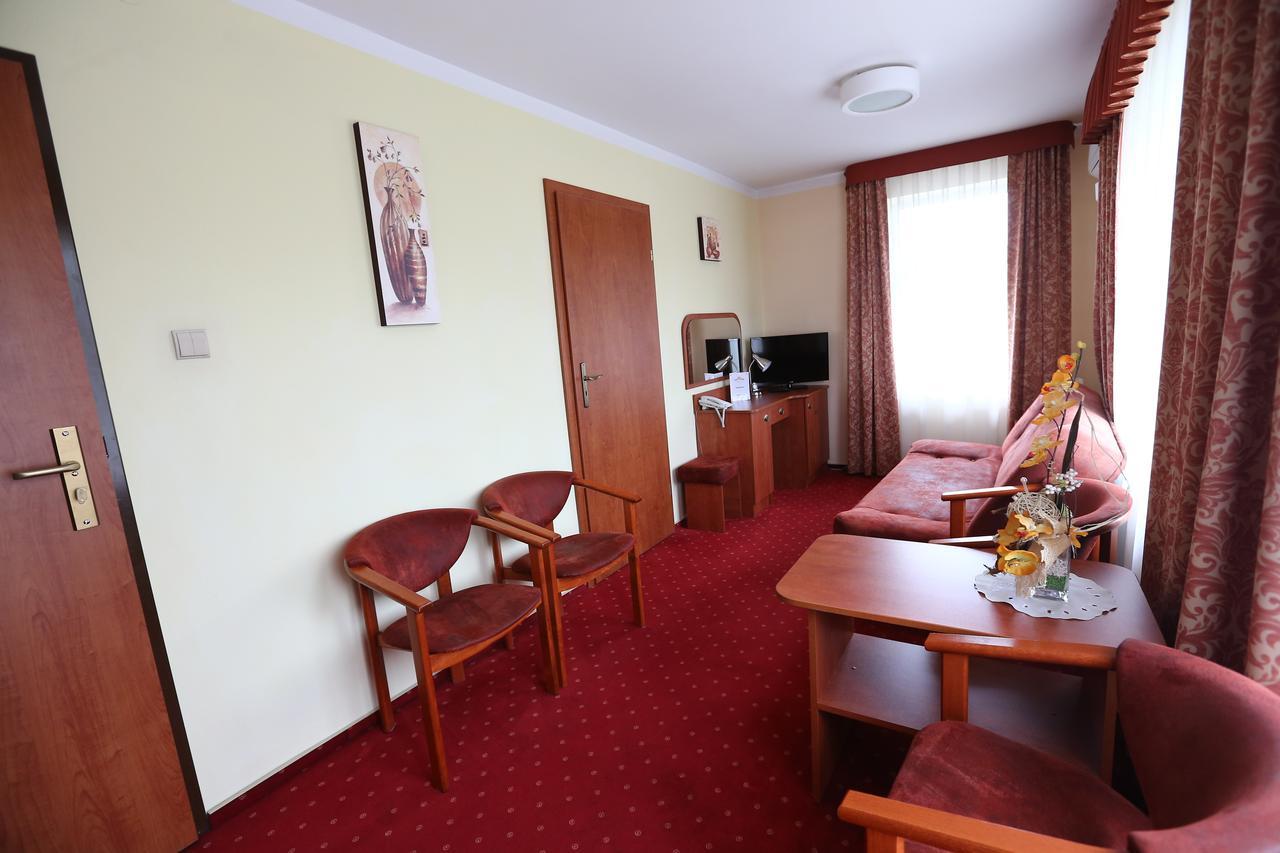 Hotel Korona Ciechanów Kültér fotó