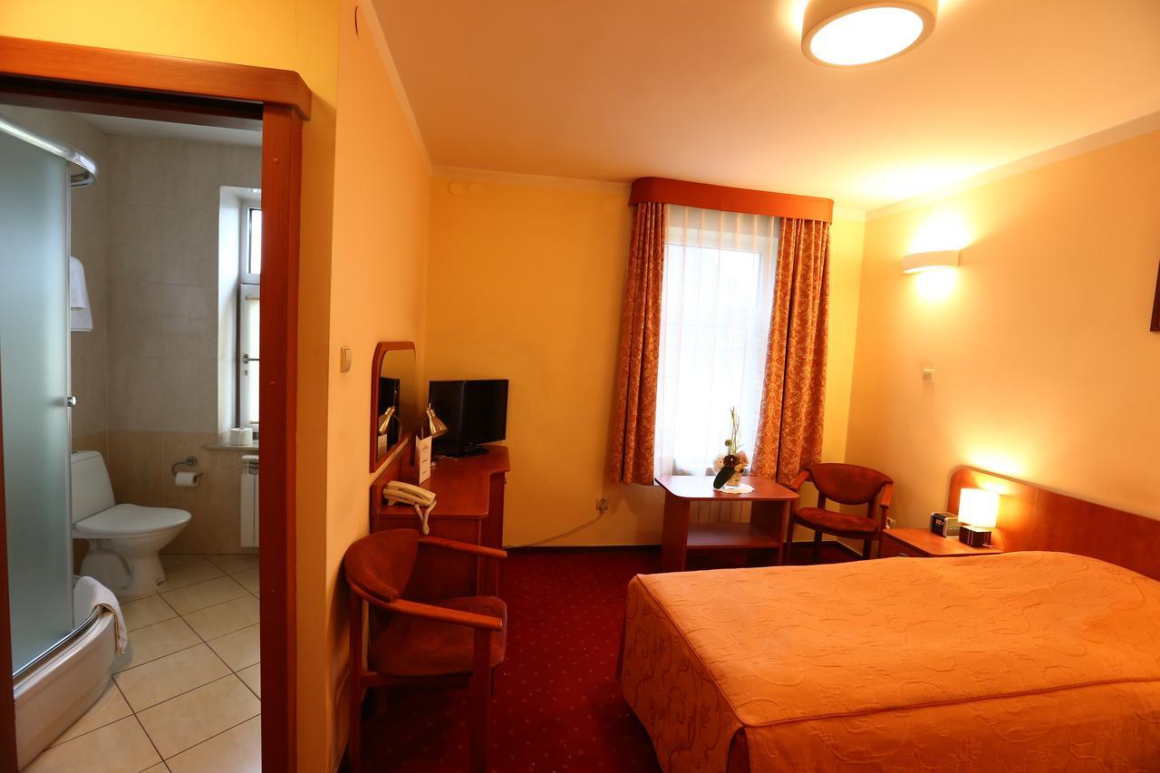 Hotel Korona Ciechanów Kültér fotó