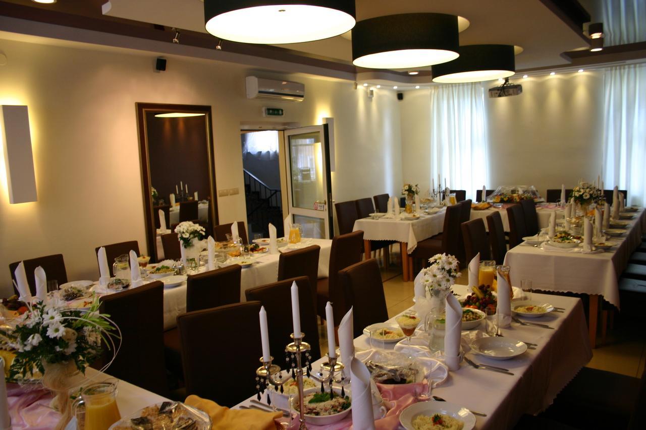 Hotel Korona Ciechanów Kültér fotó