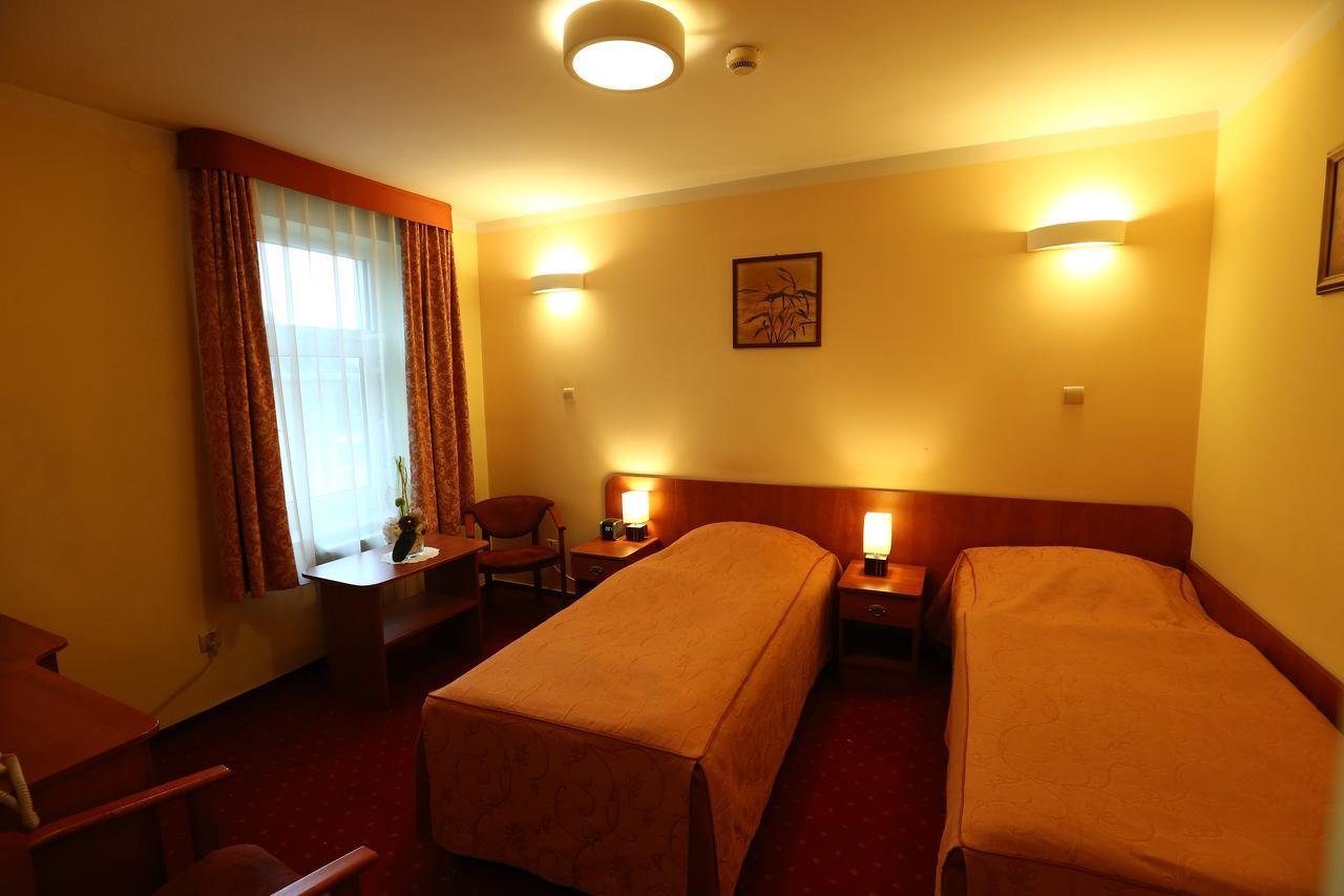 Hotel Korona Ciechanów Kültér fotó