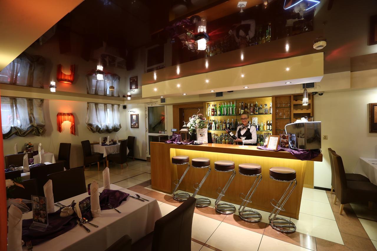 Hotel Korona Ciechanów Kültér fotó