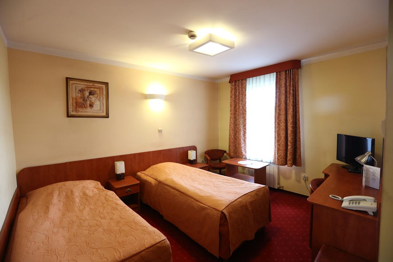 Hotel Korona Ciechanów Kültér fotó