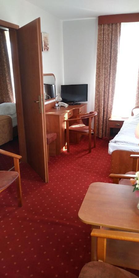 Hotel Korona Ciechanów Kültér fotó