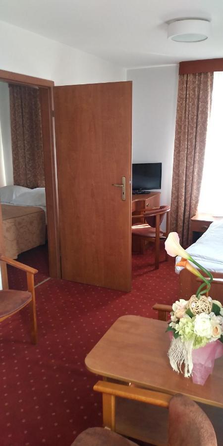 Hotel Korona Ciechanów Kültér fotó